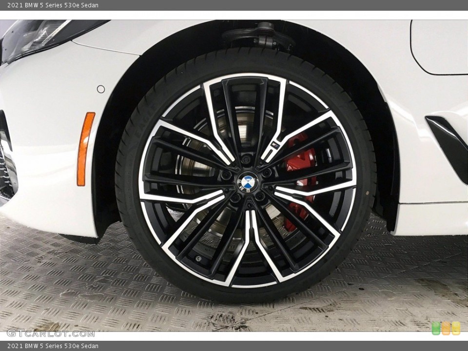 2021 BMW 5 Series 530e Sedan Wheel and Tire Photo #140148594