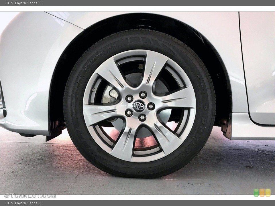 2019 Toyota Sienna SE Wheel and Tire Photo #140216073