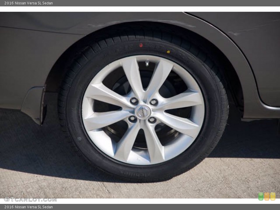 2016 Nissan Versa SL Sedan Wheel and Tire Photo #140226029