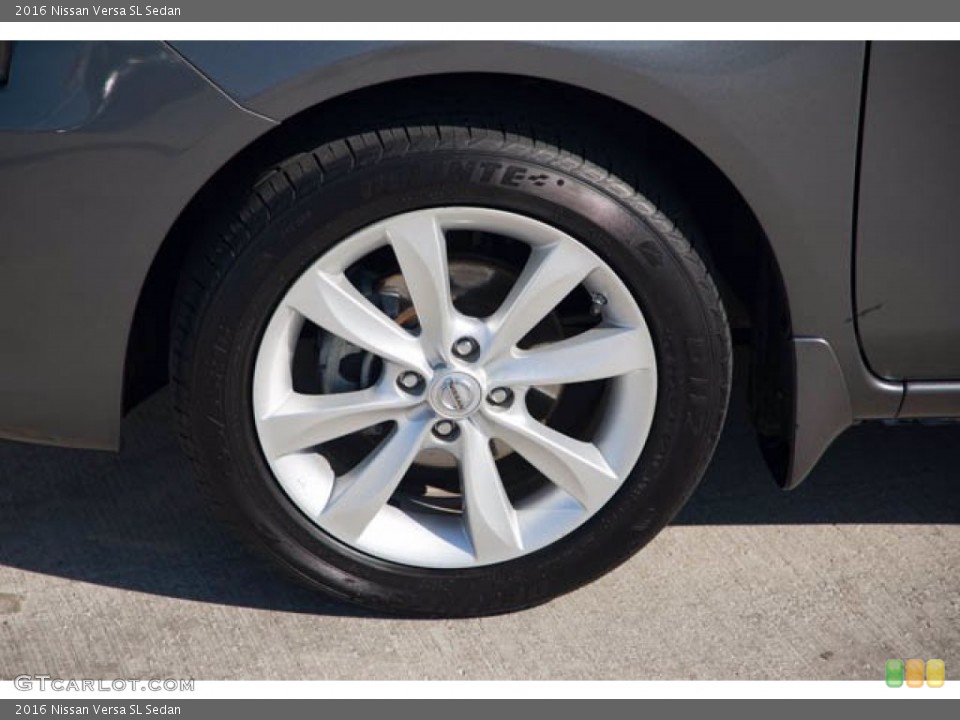 2016 Nissan Versa SL Sedan Wheel and Tire Photo #140226097