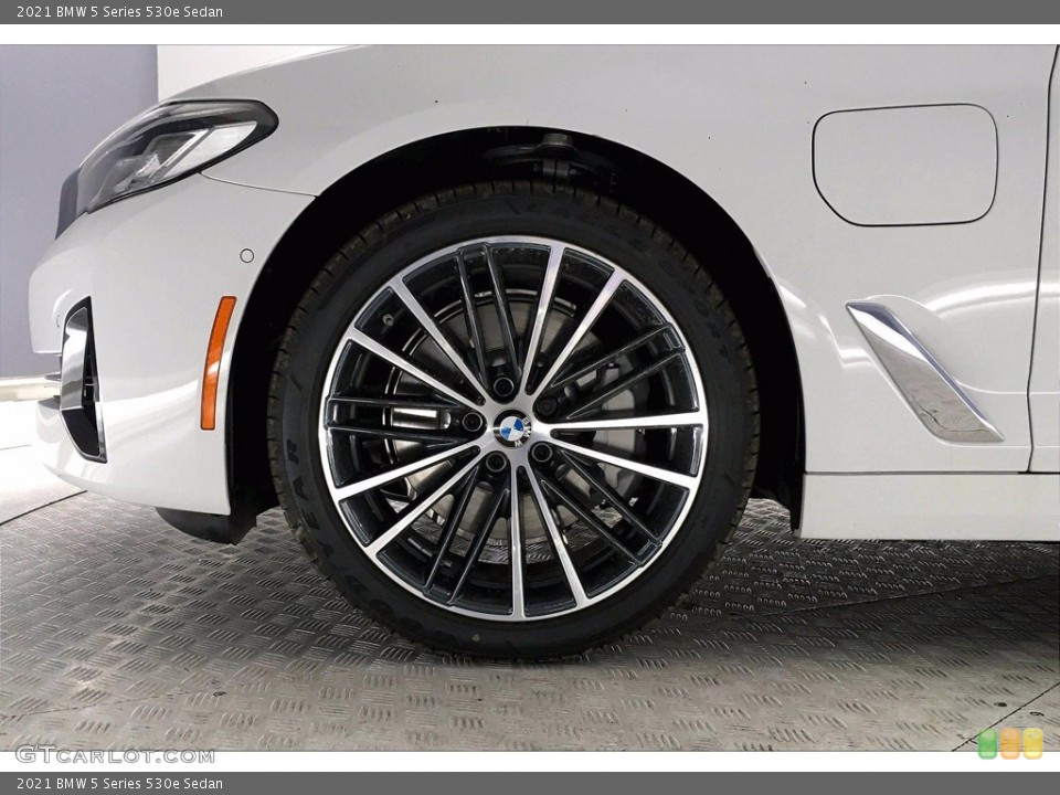 2021 BMW 5 Series 530e Sedan Wheel and Tire Photo #140238834