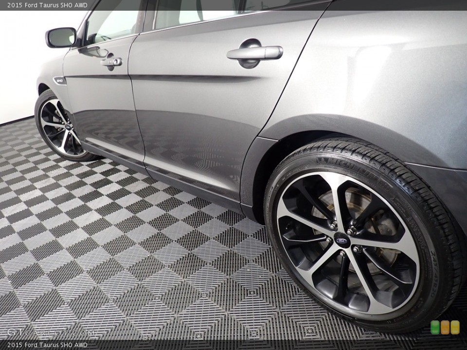 2015 Ford Taurus SHO AWD Wheel and Tire Photo #140314303