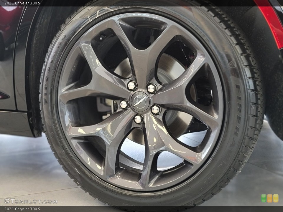 2021 Chrysler 300 Wheels and Tires