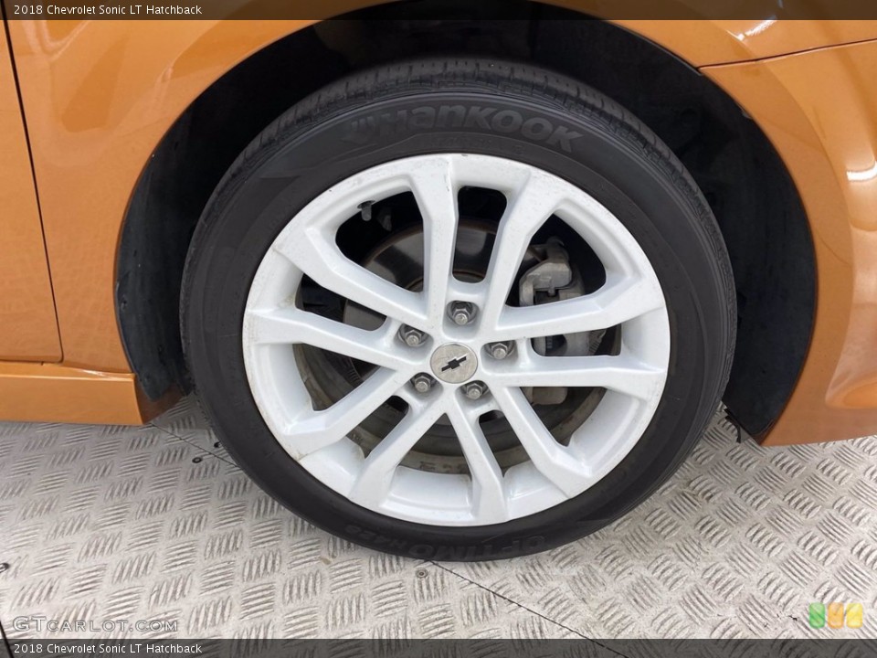 2018 Chevrolet Sonic LT Hatchback Wheel and Tire Photo #142274968