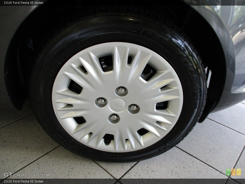 2016 Ford Fiesta SE Sedan Wheel and Tire Photo #142436877
