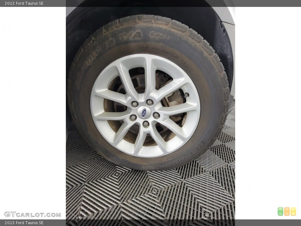 2013 Ford Taurus SE Wheel and Tire Photo #142609637