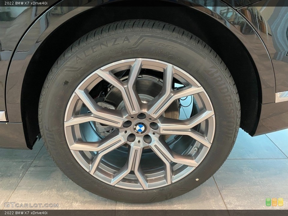 2022 BMW X7 xDrive40i Wheel and Tire Photo #143056151