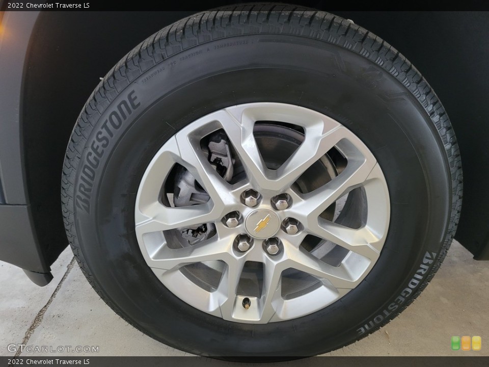 2022 Chevrolet Traverse LS Wheel and Tire Photo #143520047