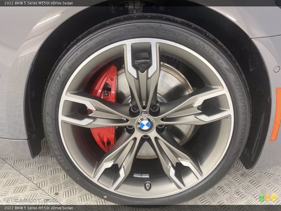 2022 BMW 5 Series M550i xDrive Sedan Wheel and Tire Photo #143747405