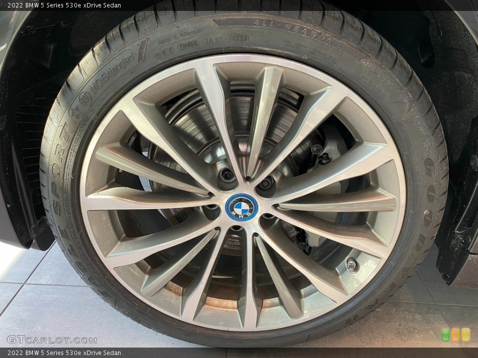 2022 BMW 5 Series 530e xDrive Sedan Wheel and Tire Photo #143945677