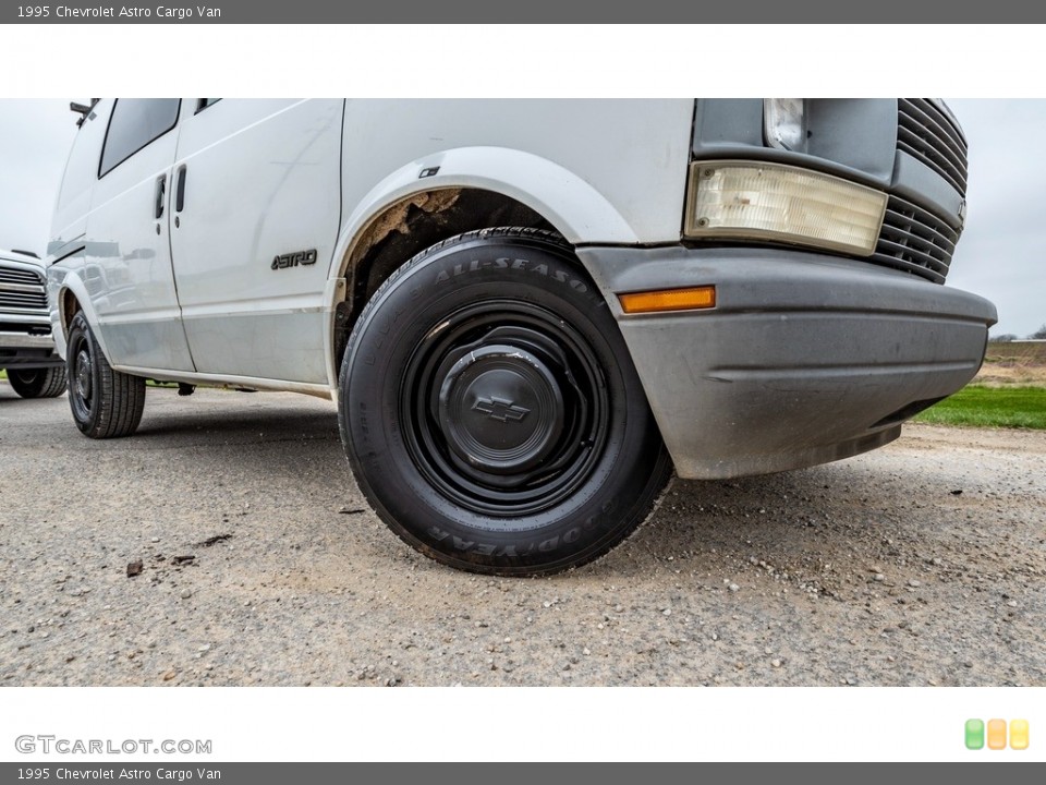1995 Chevrolet Astro Cargo Van Wheel and Tire Photo #144101466