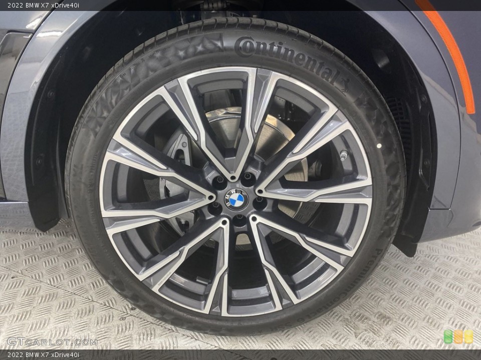 2022 BMW X7 xDrive40i Wheel and Tire Photo #144205665