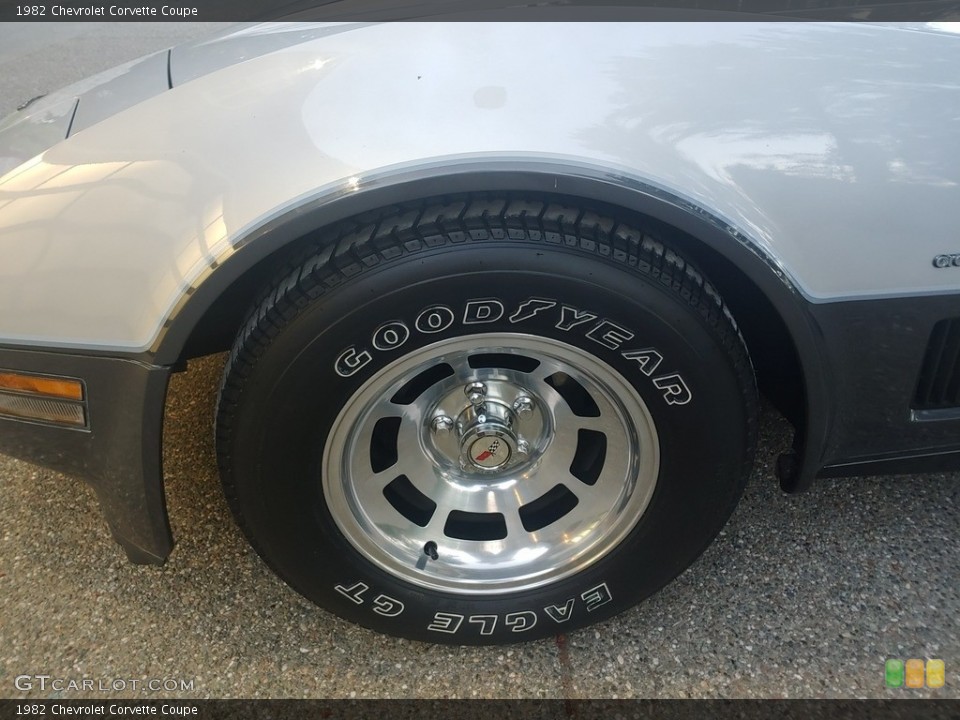 1982 Chevrolet Corvette Coupe Wheel and Tire Photo #144545339