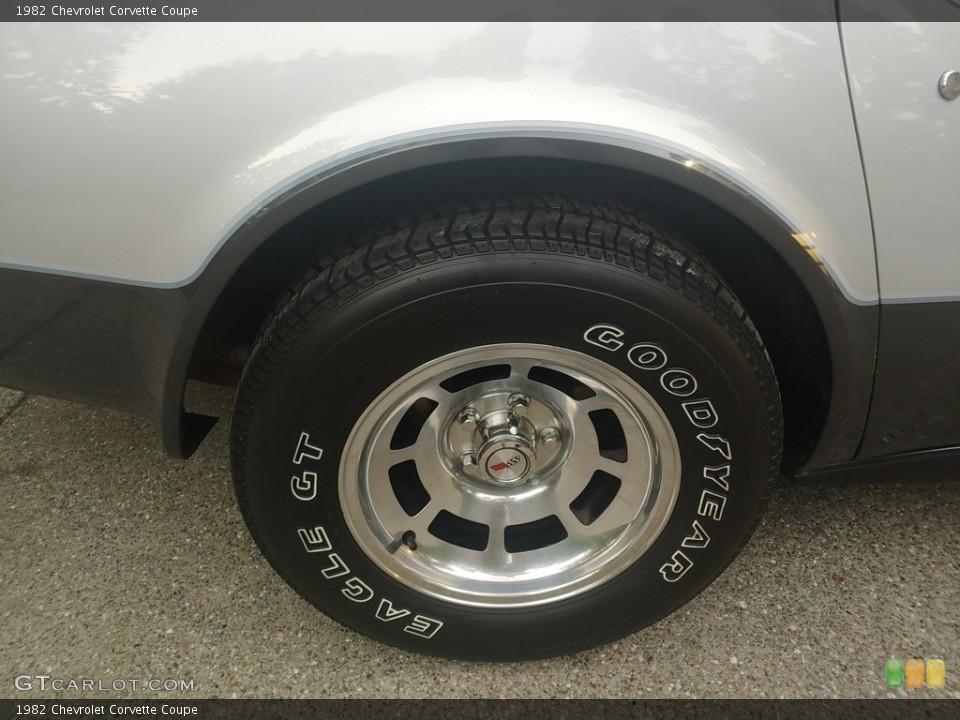 1982 Chevrolet Corvette Coupe Wheel and Tire Photo #144545366