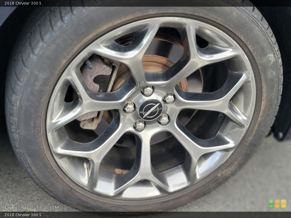 2018 Chrysler 300 S Wheel and Tire Photo #144600019