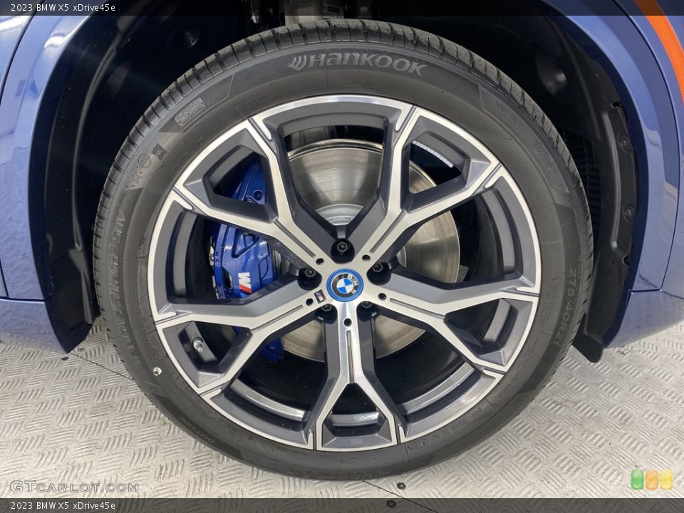 2023 BMW X5 xDrive45e Wheel and Tire Photo #145076594