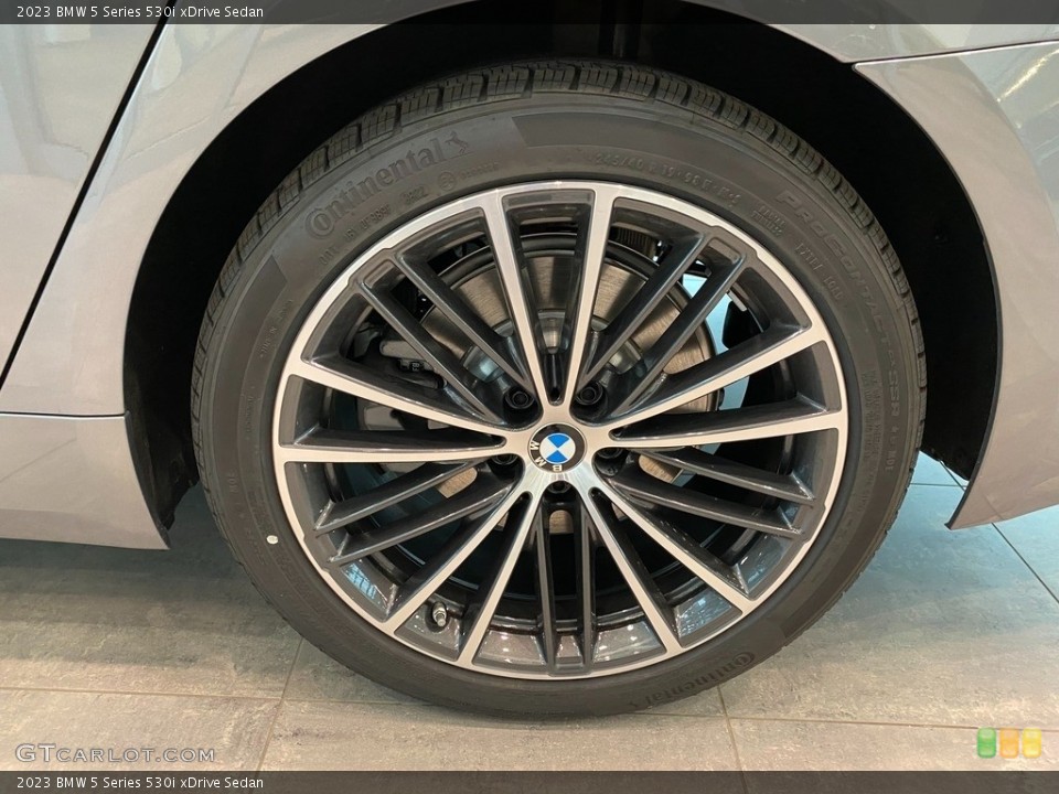 2023 BMW 5 Series 530i xDrive Sedan Wheel and Tire Photo #145237174