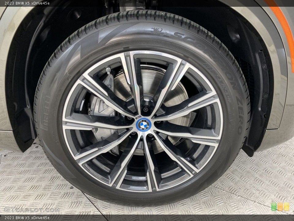 2023 BMW X5 xDrive45e Wheel and Tire Photo #145272296