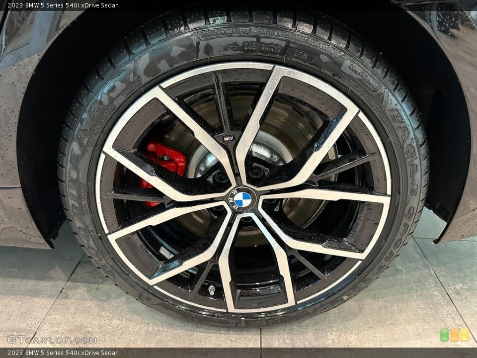 2023 BMW 5 Series 540i xDrive Sedan Wheel and Tire Photo #145388289