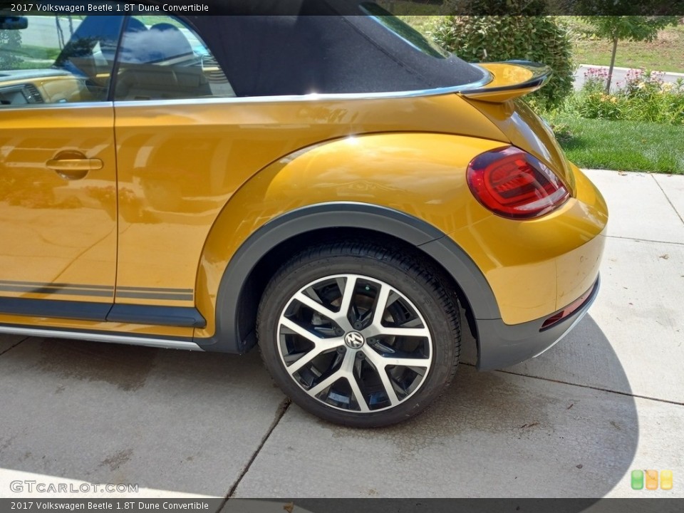2017 Volkswagen Beetle 1.8T Dune Convertible Wheel and Tire Photo #145391641