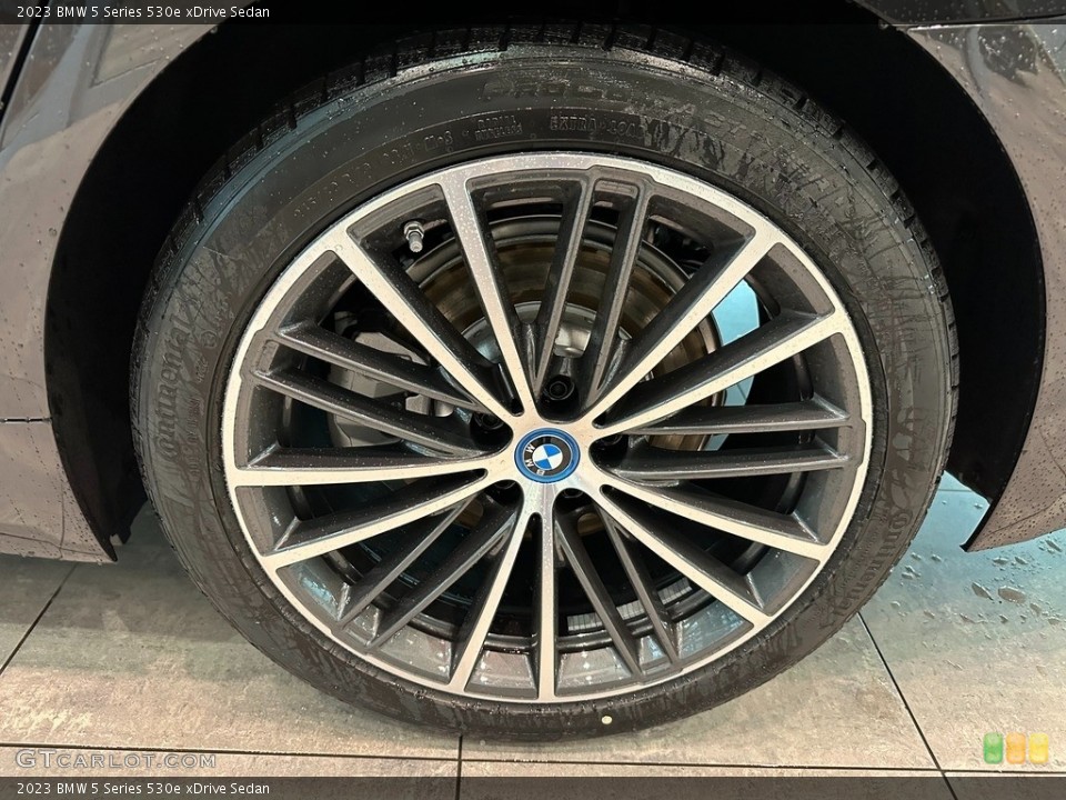 2023 BMW 5 Series 530e xDrive Sedan Wheel and Tire Photo #145419552