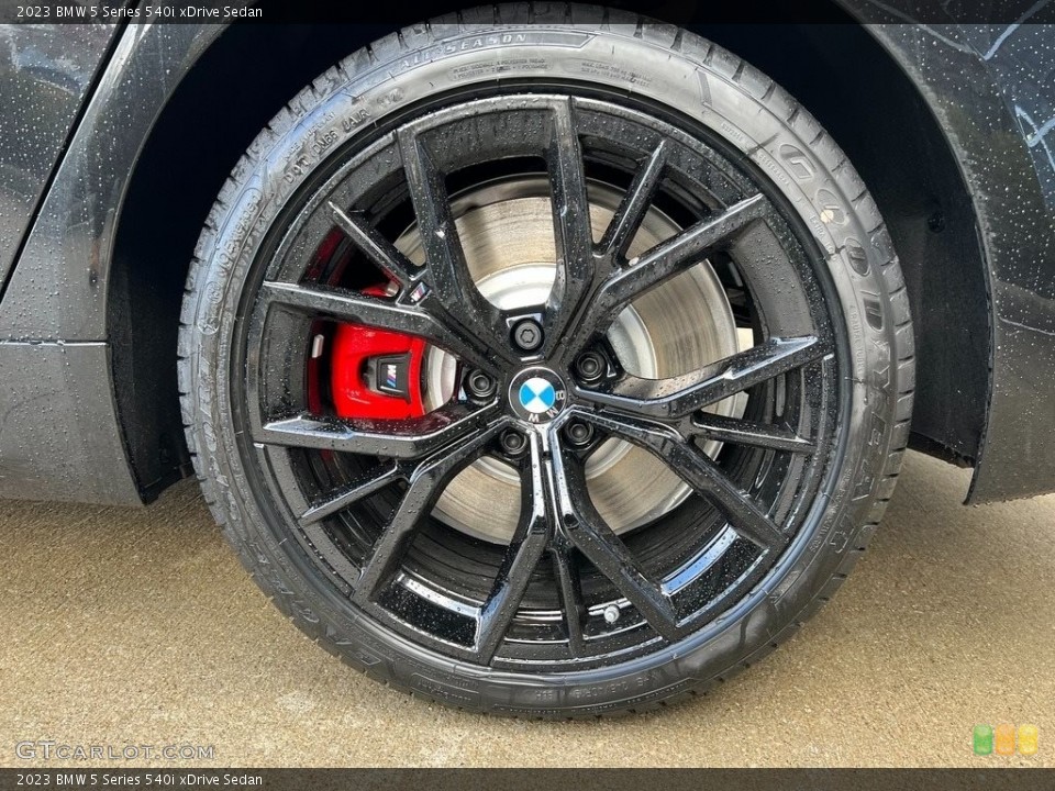 2023 BMW 5 Series 540i xDrive Sedan Wheel and Tire Photo #145498089