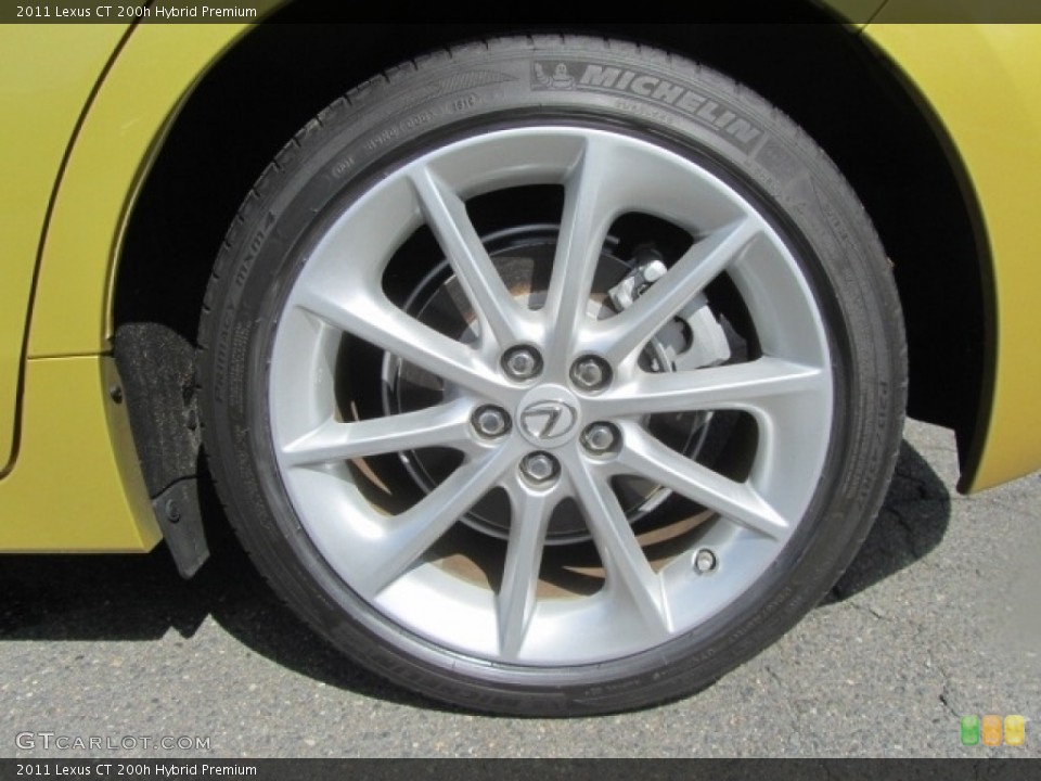 2011 Lexus CT Wheels and Tires