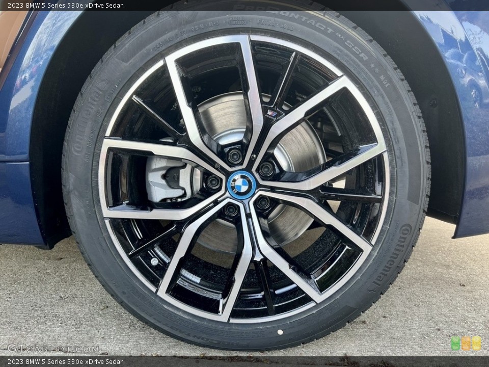 2023 BMW 5 Series 530e xDrive Sedan Wheel and Tire Photo #145985824