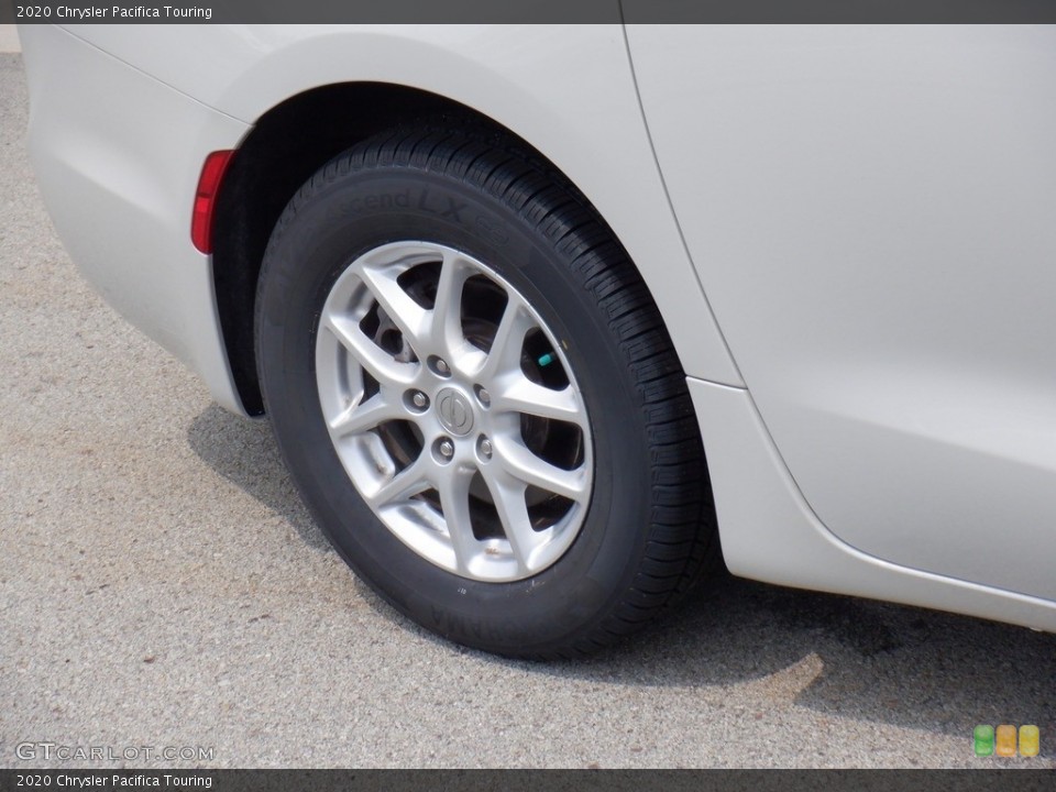 2020 Chrysler Pacifica Touring Wheel and Tire Photo #146349001