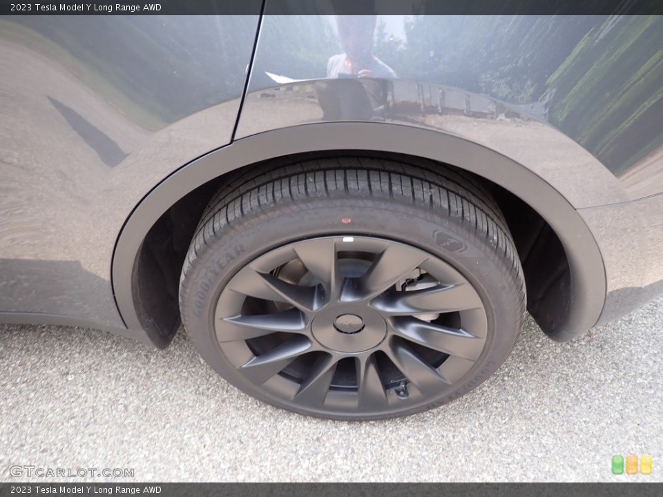 2023 Tesla Model Y Wheels and Tires