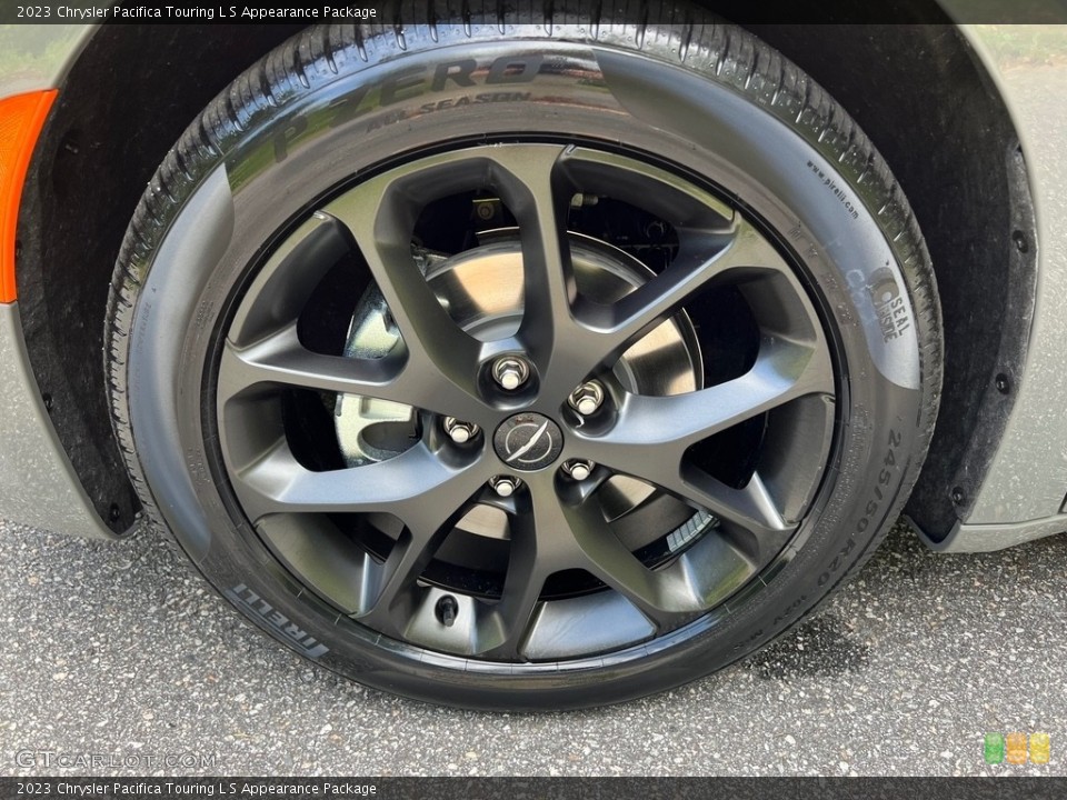 2023 Chrysler Pacifica Touring L S Appearance Package Wheel and Tire Photo #146448800