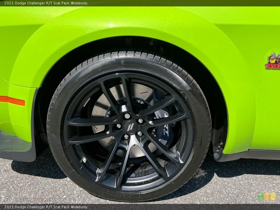2023 Dodge Challenger R/T Scat Pack Widebody Wheel and Tire Photo #146519548