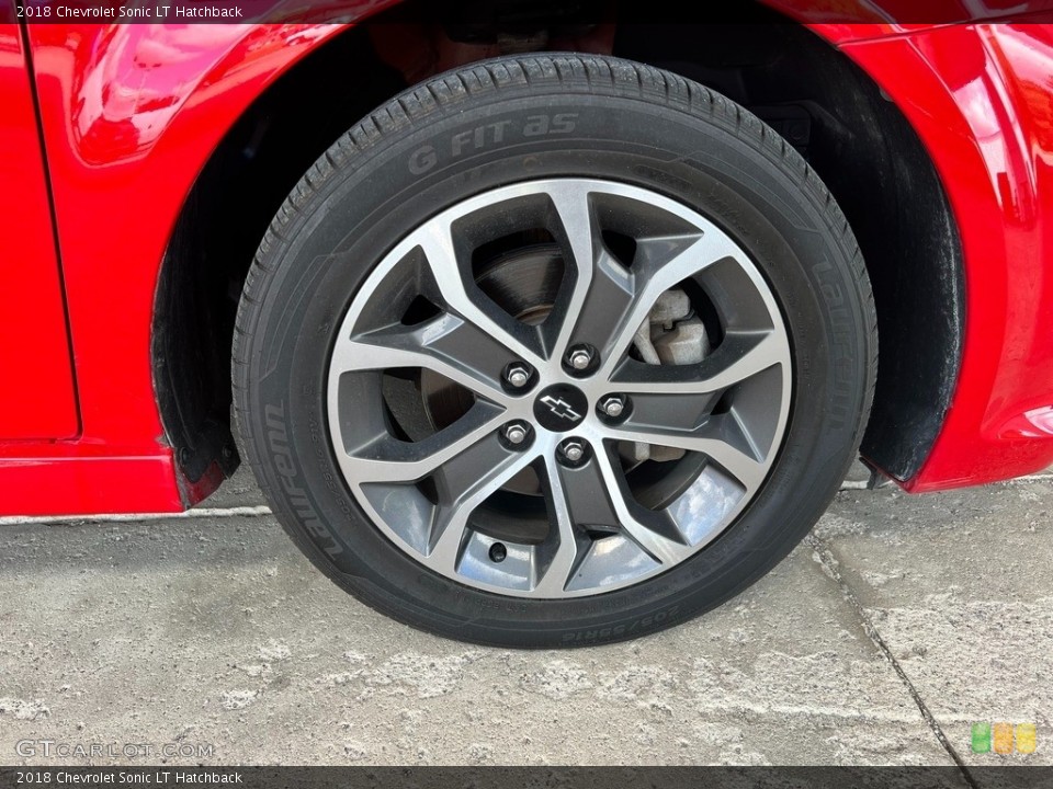 2018 Chevrolet Sonic LT Hatchback Wheel and Tire Photo #146556953