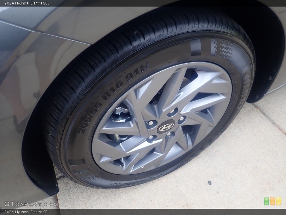 2024 Hyundai Elantra Wheels and Tires