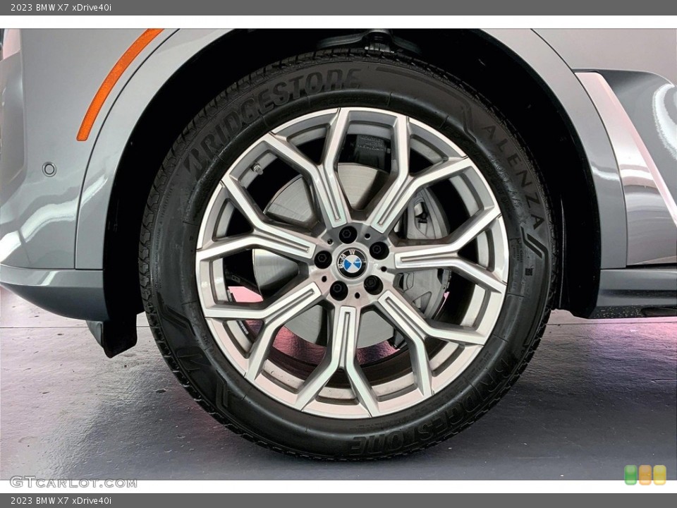 2023 BMW X7 xDrive40i Wheel and Tire Photo #146718148