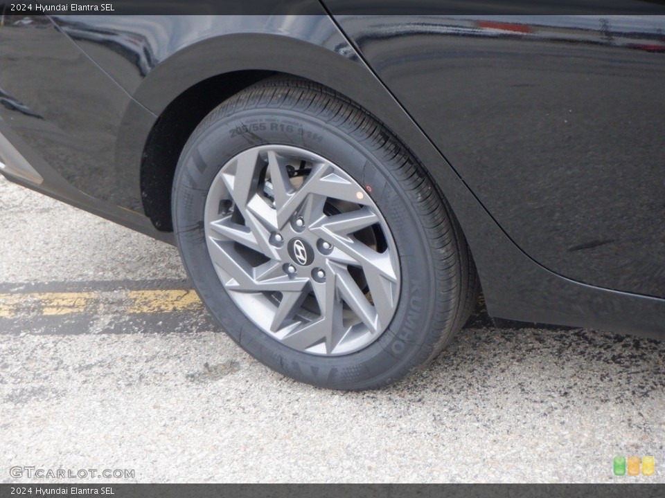 2024 Hyundai Elantra Wheels and Tires