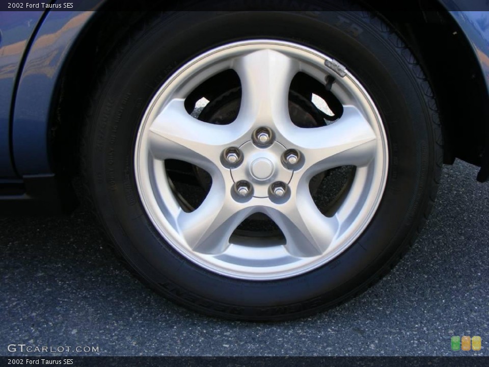 2002 Ford Taurus SES Wheel and Tire Photo #15885169