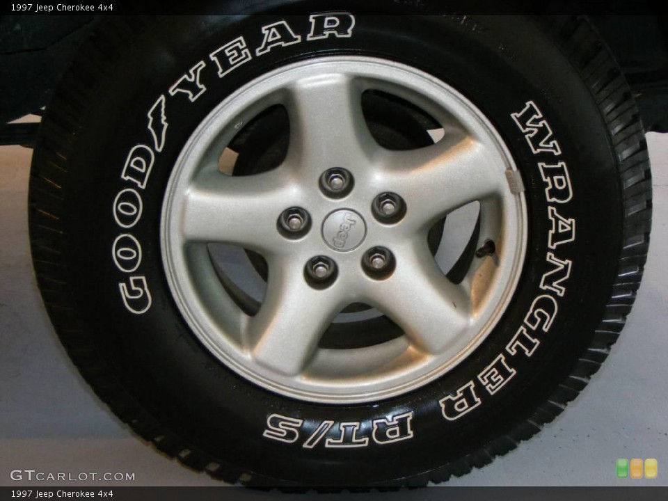1997 Jeep Cherokee 4x4 Wheel and Tire Photo #17711376