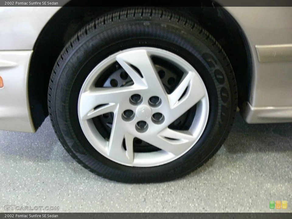 2002 Pontiac Sunfire SE Sedan Wheel and Tire Photo #23671172