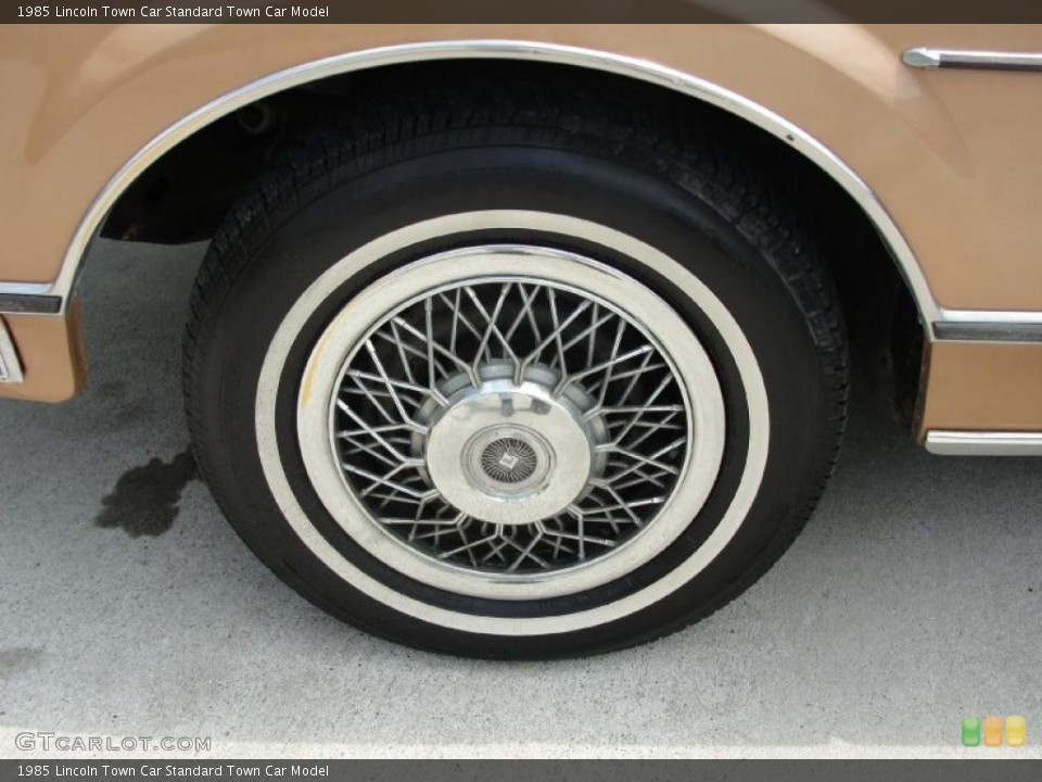 1985 Lincoln Town Car  Wheel and Tire Photo #30761551