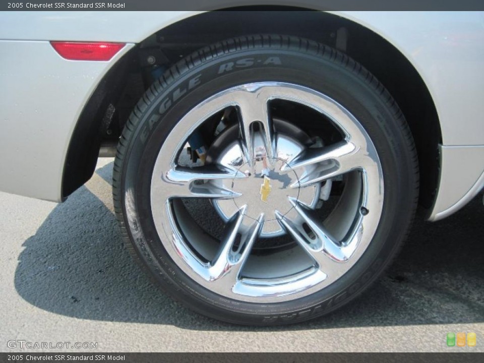 2005 Chevrolet SSR  Wheel and Tire Photo #34887057