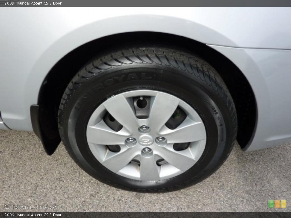 2009 Hyundai Accent GS 3 Door Wheel and Tire Photo #37509306