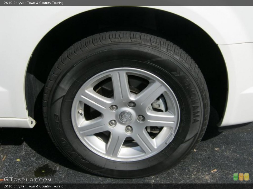 2010 Chrysler Town & Country Touring Wheel and Tire Photo #37517630