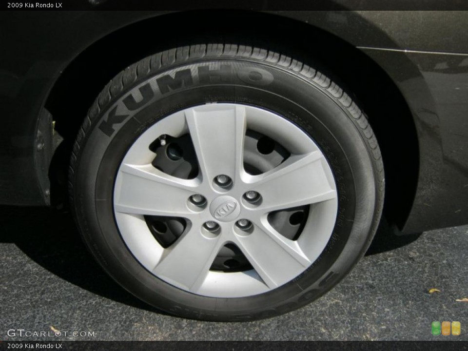 2009 Kia Rondo LX Wheel and Tire Photo #37518078