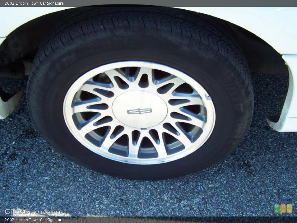 2002 Lincoln Town Car Signature Wheel and Tire Photo #37632824