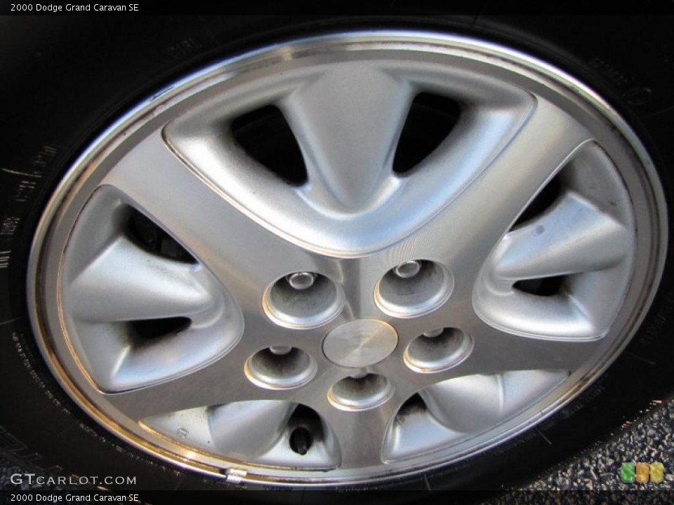 2000 Dodge Grand Caravan SE Wheel and Tire Photo #37797364