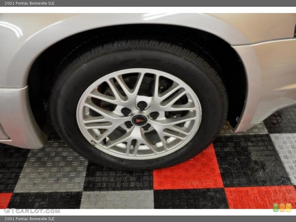 2001 Pontiac Bonneville SLE Wheel and Tire Photo #37826230
