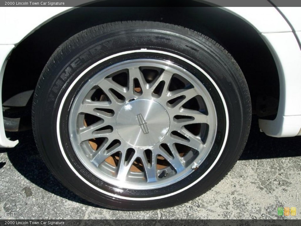 2000 Lincoln Town Car Signature Wheel and Tire Photo #37866411