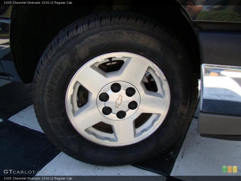 2005 Chevrolet Silverado 1500 LS Regular Cab Wheel and Tire Photo #37902583