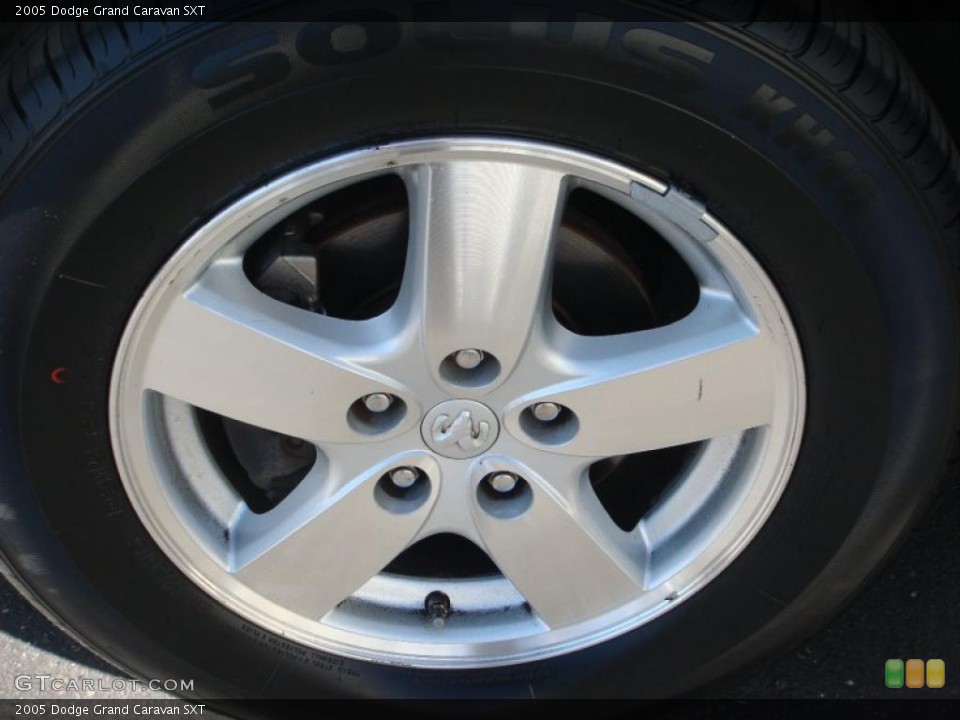 2005 Dodge Grand Caravan SXT Wheel and Tire Photo #37907933